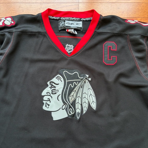Chicago Blackhawks Toews Alternate Black Reebok CCM Jersey - Picture 2 of 5